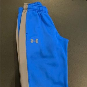 Boys medium Under Armour pants and hoodie